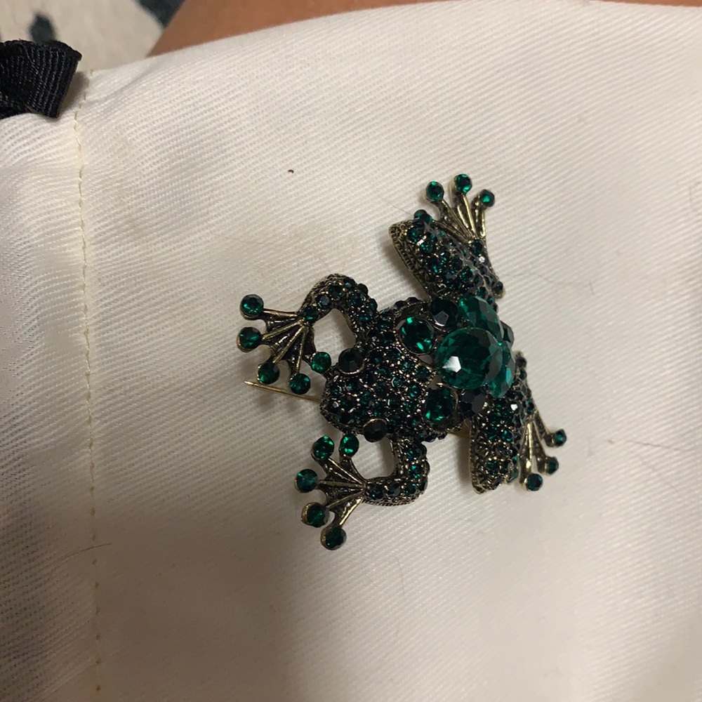 Frog pendant